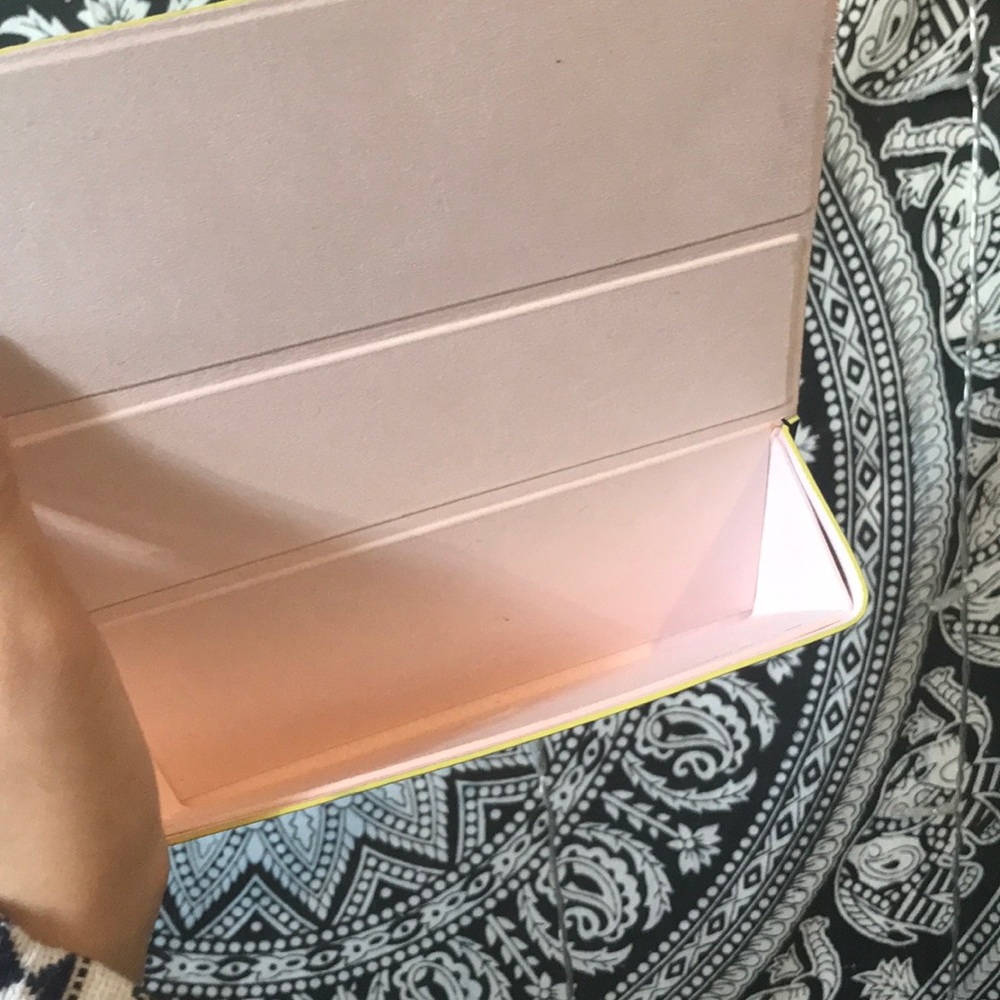 Fendi sunglasses case - Picture 2 of 2